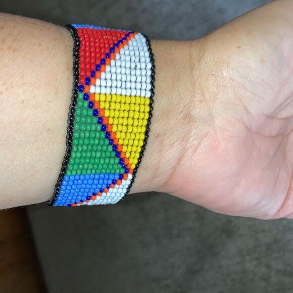 Aztec Triangle Micro Bead Geometric Patterned Bracelet Multicolored 6.25 x 1 in - Picture 4 of 12